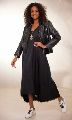 Robe Joy Noir 13 Robe Joy Noir -Vêtements Soldes 2024 facetune 23 01 2024 10 13 51