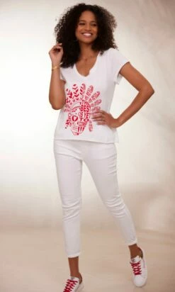 T-Shirt Magda Blanc The Best Skull Rouge -Vêtements Soldes 2024 facetune 23 01 2024 12 49 07 1
