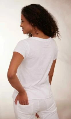 T-Shirt Magda Blanc The Best Skull Rouge -Vêtements Soldes 2024 facetune 23 01 2024 12 58 56 1