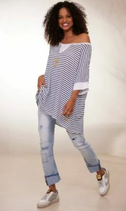 T-Shirt Oscar Oversize Blanc Marinière Bleu -Vêtements Soldes 2024 facetune 23 01 2024 14 27 34