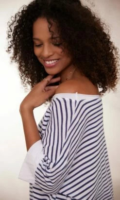 T-Shirt Oscar Oversize Blanc Marinière Bleu -Vêtements Soldes 2024 facetune 23 01 2024 14 37 13