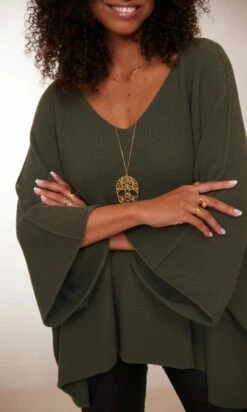 Pull Léon Oversize Kaki 11 Pull Léon Oversize Kaki -Vêtements Soldes 2024 facetune 23 01 2024 14 59 09