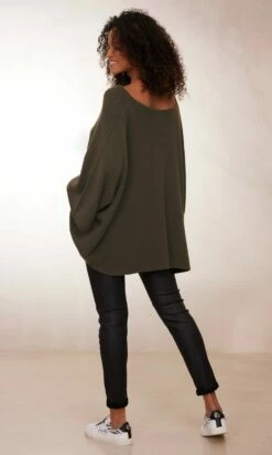 Pull Léon Oversize Kaki 12 Pull Léon Oversize Kaki -Vêtements Soldes 2024 facetune 23 01 2024 15 03 25