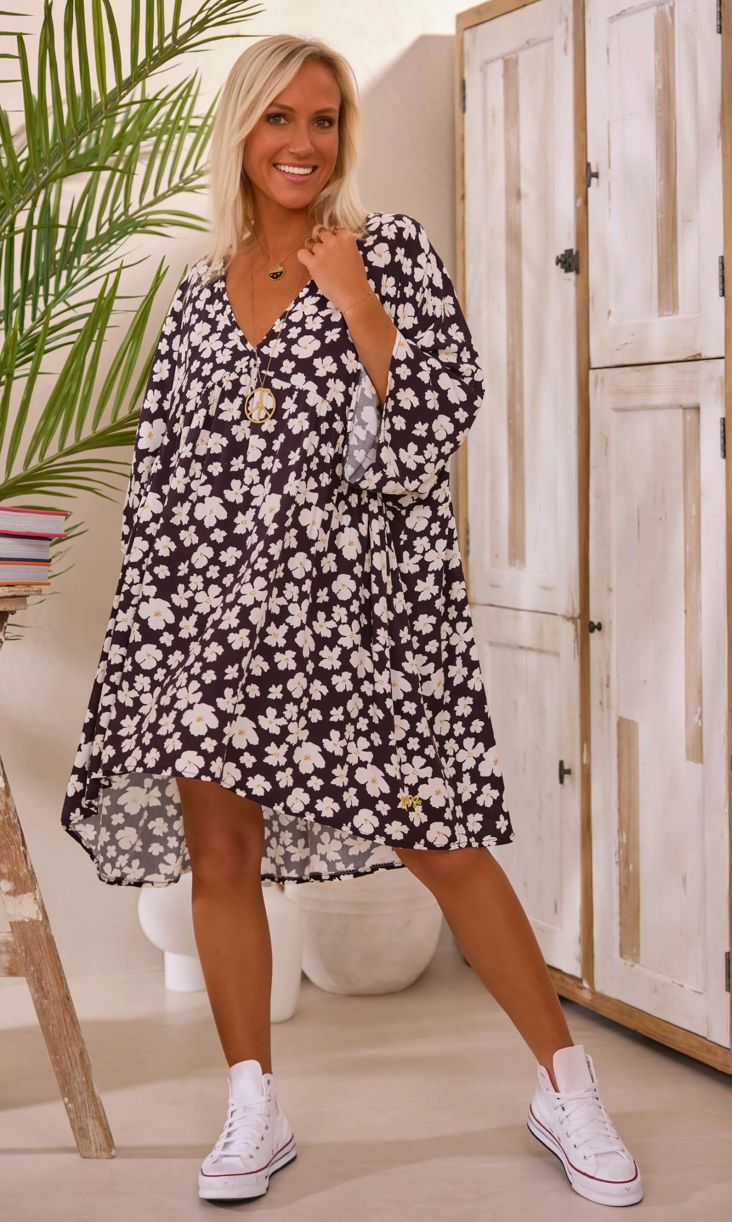 Petite Robe Lucia Oversize Noir Little Gem 7 Petite Robe Lucia Oversize Noir Little Gem – Image 5