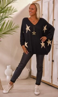 Pull Arsène Oversize Noir Stars Or -Vêtements Soldes 2024 facetune 23 02 2024 10 55 12 1
