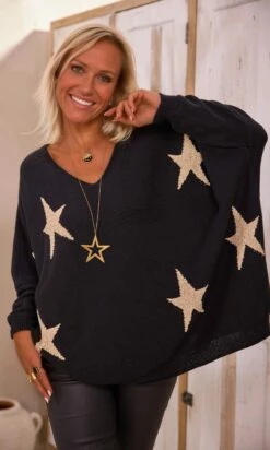 Pull Arsène Oversize Noir Stars Or -Vêtements Soldes 2024 facetune 23 02 2024 11 14 22
