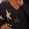 Pull Arsène Oversize Noir Stars Or -Vêtements Soldes 2024 facetune 23 02 2024 11 28 59