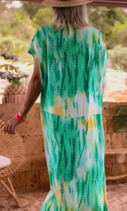 Robe Izabella Vert Brésil Kaleido 14 Robe Izabella Vert Brésil Kaleido -Vêtements Soldes 2024 facetune 23 06 2023 11 16 43