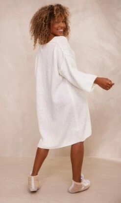 Petite Robe Pull Fanny Blanc Cassé -Vêtements Soldes 2024 facetune 23 10 2023 09 57 16
