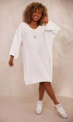 Petite Robe Pull Fanny Blanc Cassé -Vêtements Soldes 2024 facetune 23 10 2023 10 16 20