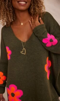 Pull Rayco Oversize Kaki Flowers -Vêtements Soldes 2024 facetune 23 10 2023 11 10 07