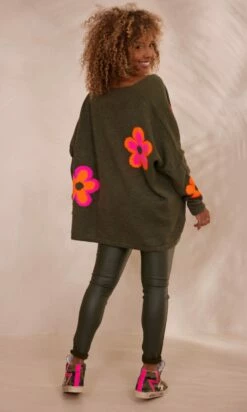 Pull Rayco Oversize Kaki Flowers -Vêtements Soldes 2024 facetune 23 10 2023 11 15 44