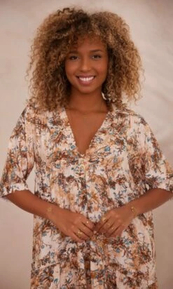 Robe Talya Camel Flower Bloom -Vêtements Soldes 2024 facetune 23 10 2023 12 49 36