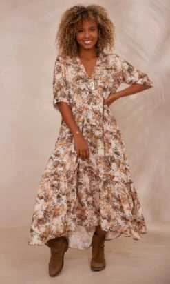 Robe Talya Camel Flower Bloom -Vêtements Soldes 2024 facetune 23 10 2023 12 54 07