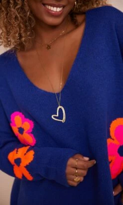 Pull Rayco Oversize Bleu Marine Flowers -Vêtements Soldes 2024 facetune 23 10 2023 18 55 29