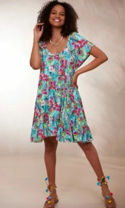 Petite Robe Tess Vert Turquoise Fiorita -Vêtements Soldes 2024 facetune 24 01 2024 09 46 54