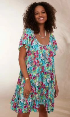 Petite Robe Tess Vert Turquoise Fiorita -Vêtements Soldes 2024 facetune 24 01 2024 09 53 44