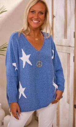 Pull Arsène Oversize Bleu Jean Stars Blanc -Vêtements Soldes 2024 facetune 24 02 2024 09 24 49