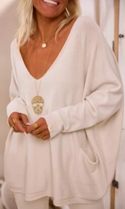 Pull Nestor Oversize Beige 14 Pull Nestor Oversize Beige -Vêtements Soldes 2024 facetune 24 02 2024 10 43 11