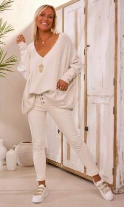 Pull Nestor Oversize Beige 13 Pull Nestor Oversize Beige -Vêtements Soldes 2024 facetune 24 02 2024 10 58 38