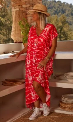 Robe Izabella Tie & Dye Lines Rouge -Vêtements Soldes 2024 facetune 24 07 2023 12 49 59