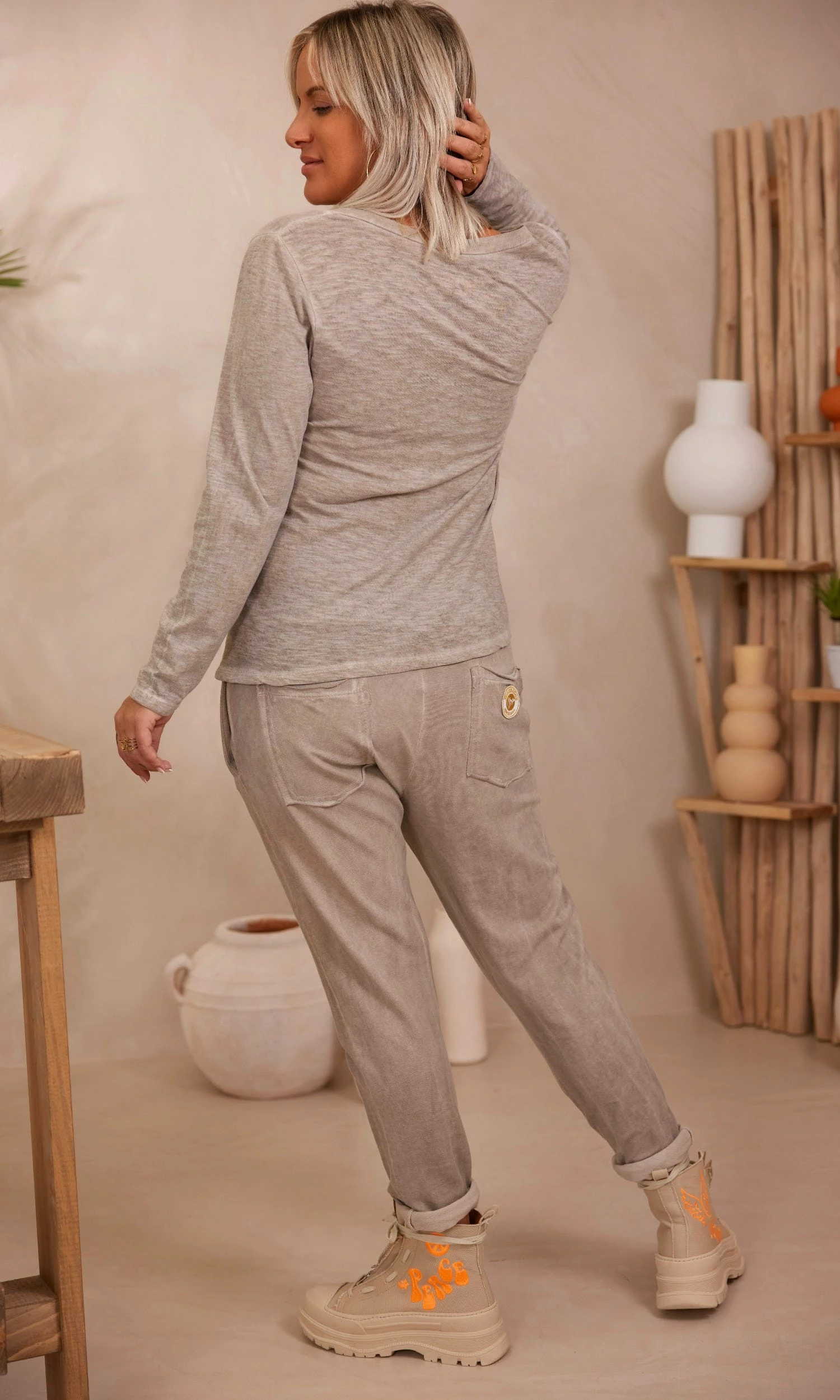 T-Shirt Magda ML Taupe Heart Joy Orange Fluo 6 T-Shirt Magda ML Taupe Heart Joy Orange Fluo – Image 4