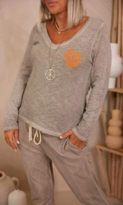 T-Shirt Magda ML Taupe Heart Joy Orange Fluo 10 T-Shirt Magda ML Taupe Heart Joy Orange Fluo -Vêtements Soldes 2024 facetune 24 08 2023 11 57 40