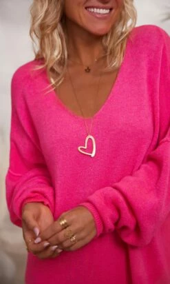 Petite Robe Pull Alcinda Oversize Rose Fuchsia -Vêtements Soldes 2024 facetune 24 11 2023 09 19 10