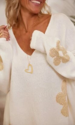 Pull Rayco Oversize Blanc Cassé Flowers Or -Vêtements Soldes 2024 facetune 24 11 2023 12 35 28