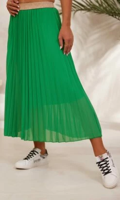 Jupe Plissée Nahla Vert Brésil -Vêtements Soldes 2024 facetune 24 11 2023 12 57 41