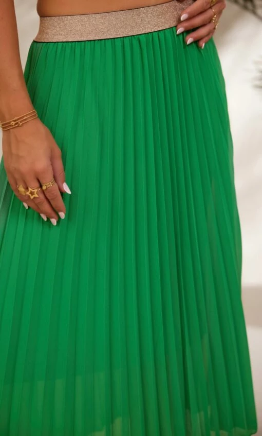 Jupe Plissée Nahla Vert Brésil -Vêtements Soldes 2024 facetune 24 11 2023 12 58 54