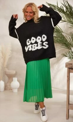 Jupe Plissée Nahla Vert Brésil -Vêtements Soldes 2024 facetune 24 11 2023 14 26 26 1