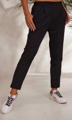 Pantalon Lilian Noir Rayé Blanc -Vêtements Soldes 2024 facetune 24 11 2023 16 17 05