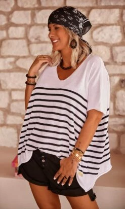 Pull Yann MC Oversize Blanc Marinière Noir -Vêtements Soldes 2024 facetune 25 07 2023 11 47 22