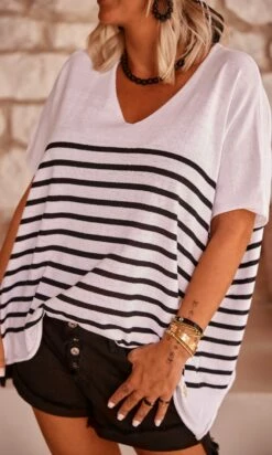 Pull Yann MC Oversize Blanc Marinière Noir -Vêtements Soldes 2024 facetune 25 07 2023 11 47 29