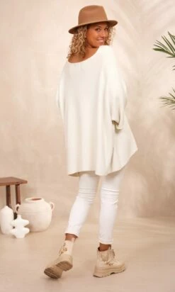 Pull Léon Oversize Blanc Cassé -Vêtements Soldes 2024 facetune 25 09 2023 11 16 12