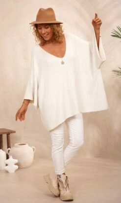 Pull Léon Oversize Blanc Cassé -Vêtements Soldes 2024 facetune 25 09 2023 11 40 20