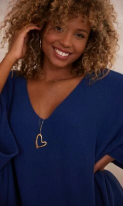 Petite Robe Pull Léon Oversize Bleu Marine -Vêtements Soldes 2024 facetune 25 10 2023 15 02 54