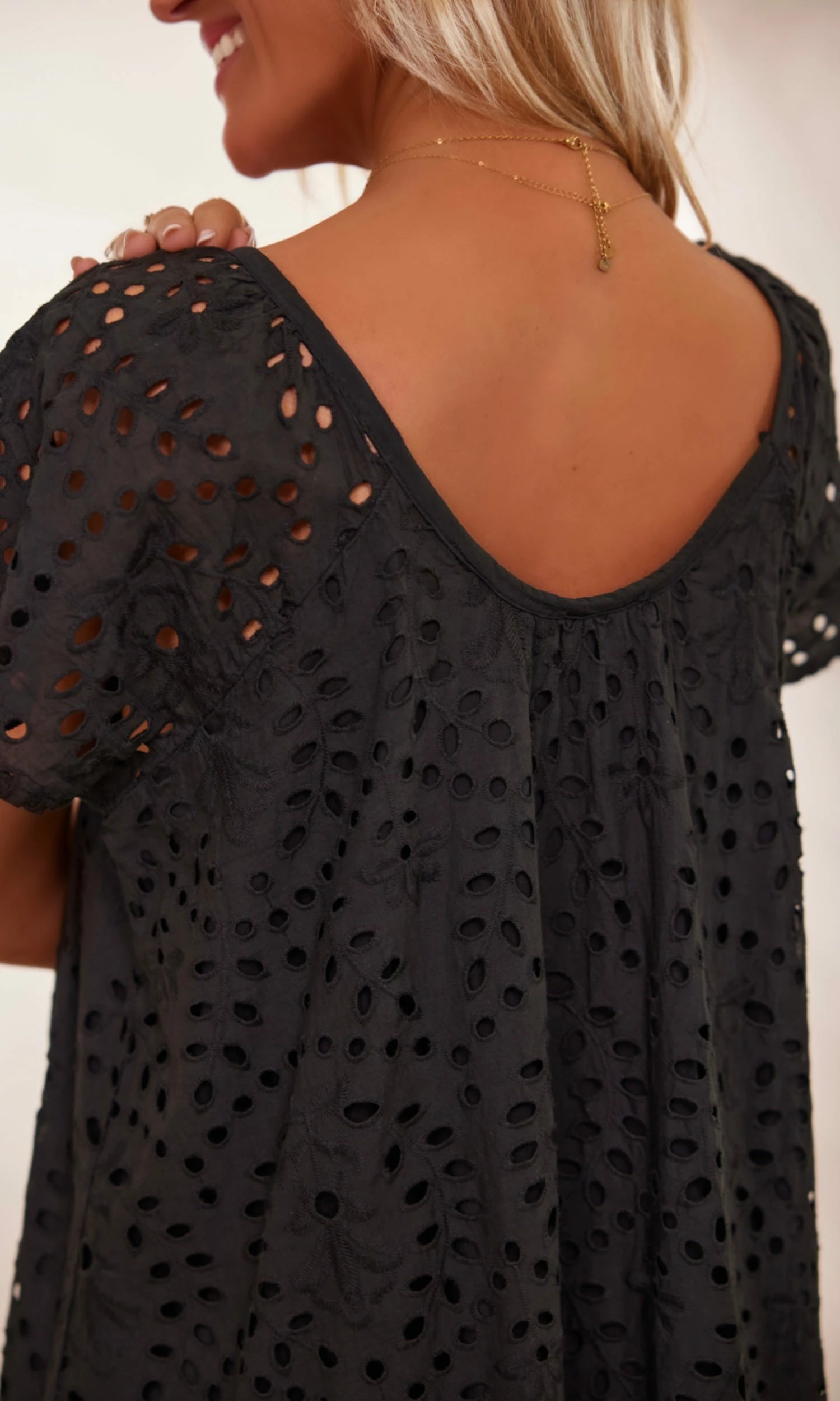 Robe Tess Broderie Noir 8 Robe Tess Broderie Noir – Image 6