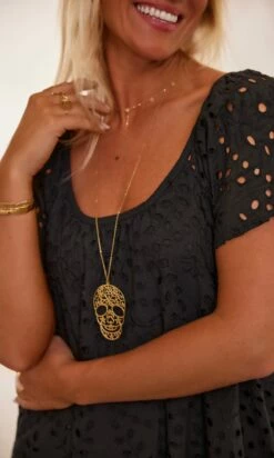 Robe Tess Broderie Noir 11 Robe Tess Broderie Noir -Vêtements Soldes 2024 facetune 26 01 2024 14 15 43