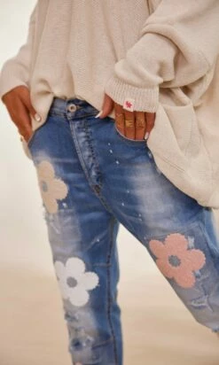 Jean's Laslo Used Denim Flower -Vêtements Soldes 2024 facetune 26 01 2024 14 33 14 1