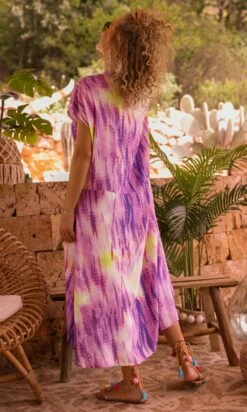 Robe Izabella Violet Kaleido -Vêtements Soldes 2024 facetune 26 06 2023 09 53 40