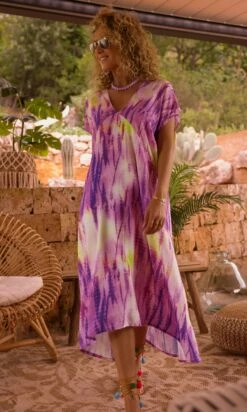 Robe Izabella Violet Kaleido -Vêtements Soldes 2024 facetune 26 06 2023 10 06 19