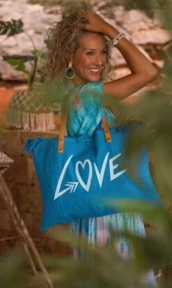 Robe Izabella Vert Turquoise Kaleido -Vêtements Soldes 2024 facetune 26 06 2023 12 52 04