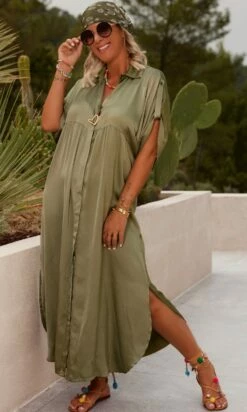 Robe Valène Satin Kaki -Vêtements Soldes 2024 facetune 26 07 2023 10 37 10