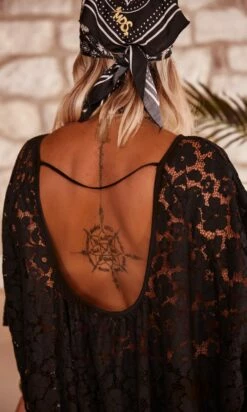 Petite Robe Joana Oversize Dentelle Noir -Vêtements Soldes 2024 facetune 26 07 2023 14 09 15