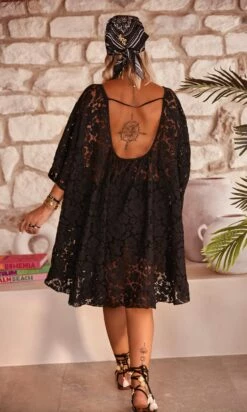 Petite Robe Joana Oversize Dentelle Noir -Vêtements Soldes 2024 facetune 26 07 2023 14 19 53