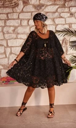 Petite Robe Joana Oversize Dentelle Noir -Vêtements Soldes 2024 facetune 26 07 2023 14 46 25