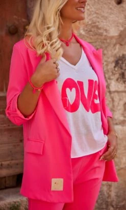 T-Shirt Magda Blanc Love Rose Fluo -Vêtements Soldes 2024 facetune 26 09 2023 10 34 10
