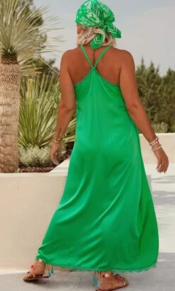 Robe Joy Vert Brésil -Vêtements Soldes 2024 facetune 27 07 2023 11 06 31